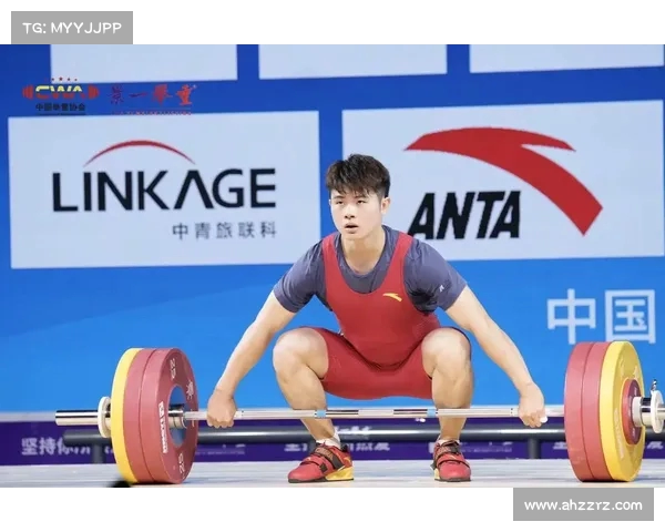 法国举重选手在巴黎举行的世界锦标赛中获得银牌 法国举重选手在巴黎举行的世界锦标赛中获得银牌